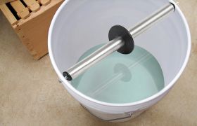 Rotating mouse trap